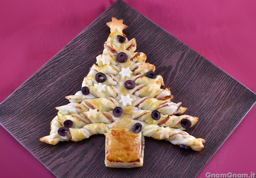 Antipasti Di Natale Fatti Ad Albero.Albero Di Natale Di Pasta Sfoglia La Ricetta Di Gnam Gnam