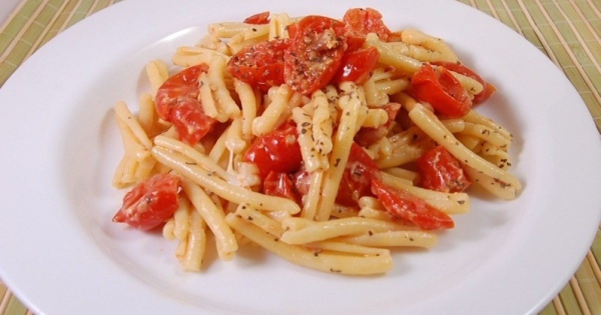Pasta con pomodorini al forno e stracchino