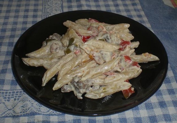 Pasta con peperoni e salsicce