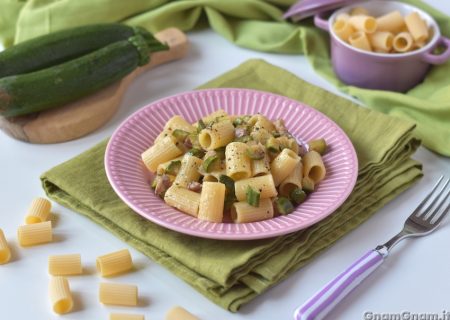 Pasta con zucchine e pancetta