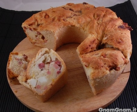 Casatiello napoletano - La ricetta di Gnam Gnam
