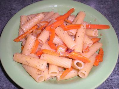 Pasta con carote e sesamo