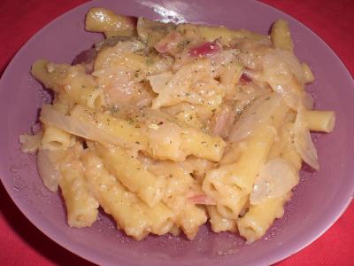 Pasta con cipolle e pangrattato