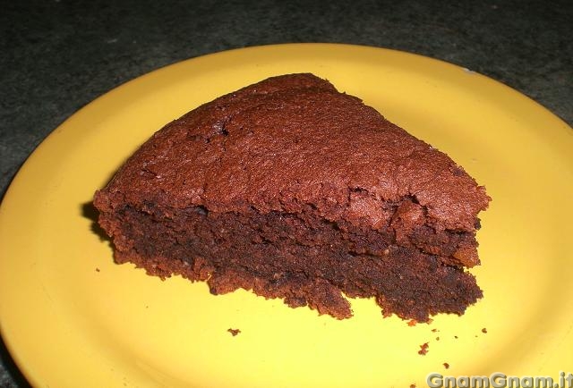 Torta di albumi al cacao e mandorle