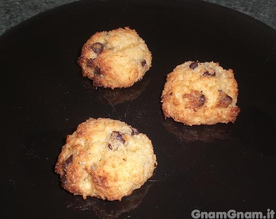 Biscotti al cocco e gocce di cioccolato