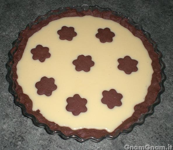 Crostata al cacao con crema al cioccolato bianco Foto finale