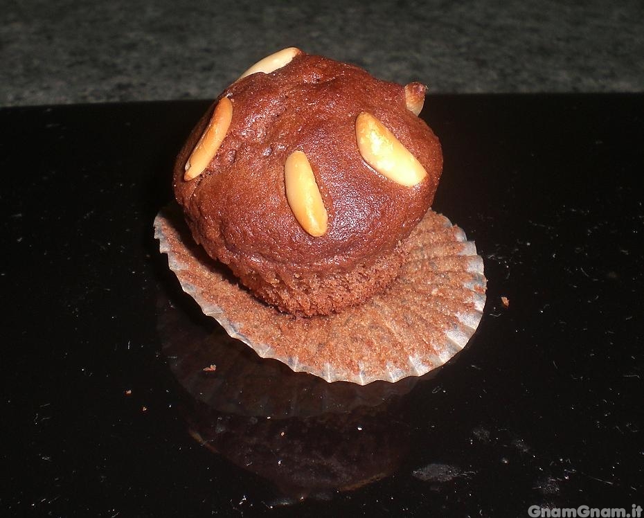 Muffin mini al cacao e pinoli Foto finale