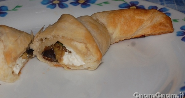 Cornetti salati con melanzane e feta Foto finale