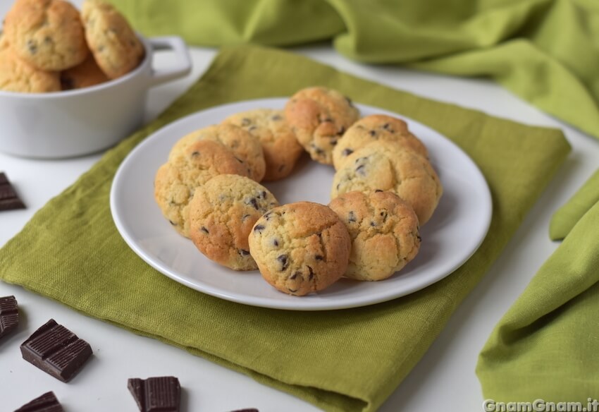 Biscotti con gocce di cioccolato