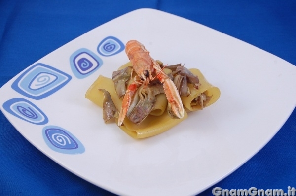 Paccheri con scampi e carciofi