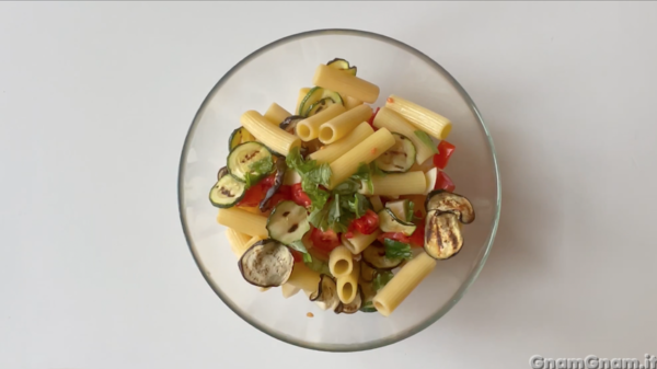 Insalata di pasta con verdure estive grigliate e feta - Tognana Home