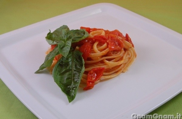 Pasta con pomodoro fresco