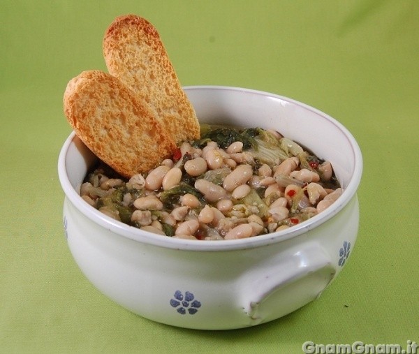 Zuppa di scarole e fagioli