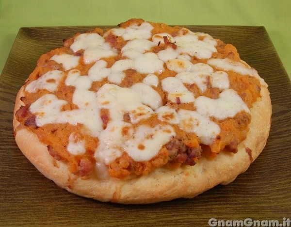 Pizza zucca e salsicce