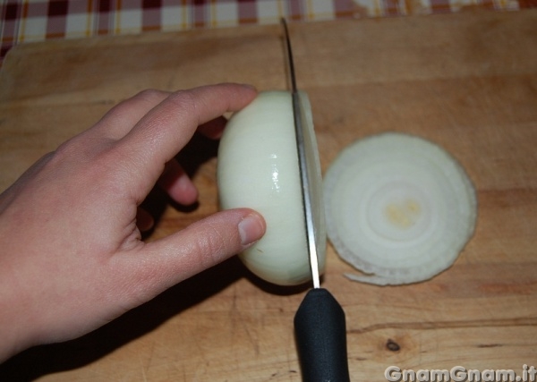 Come pulire e affettare le cipolle