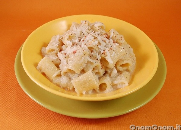 Pasta incaciata con cavolfiore