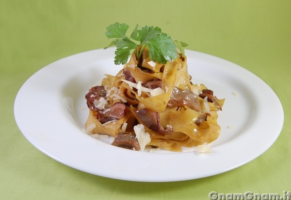 Pappardelle funghi e salsicce