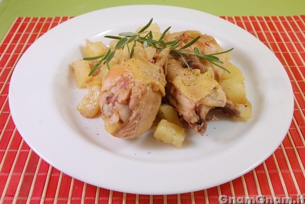 Pollo in padella con patate