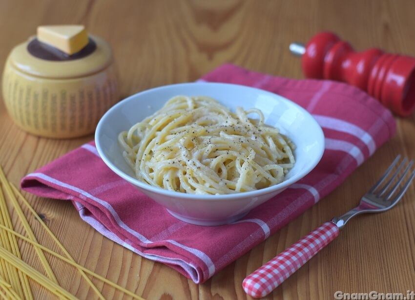 Pasta cacio e pepe