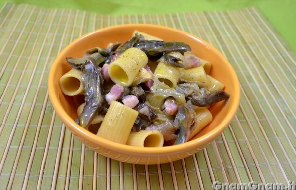 Pasta con carciofi e pancetta