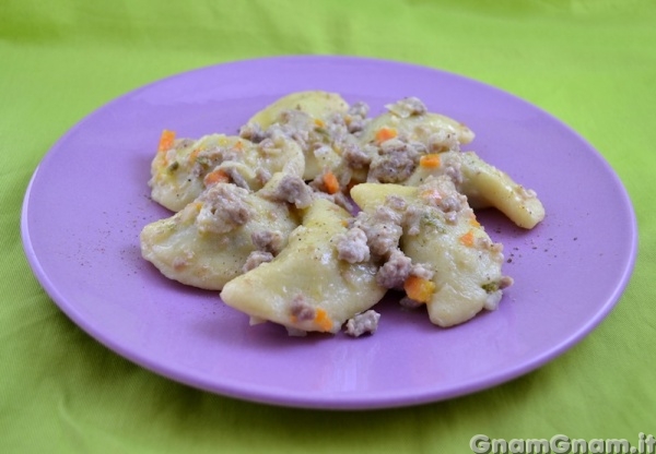 Gnocchi di patate ripieni di friarielli