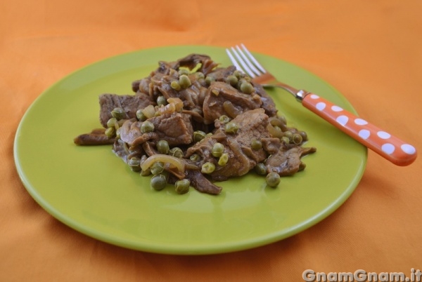 Spezzatino con funghi e piselli