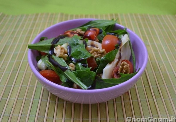 Insalata di rucola e noci