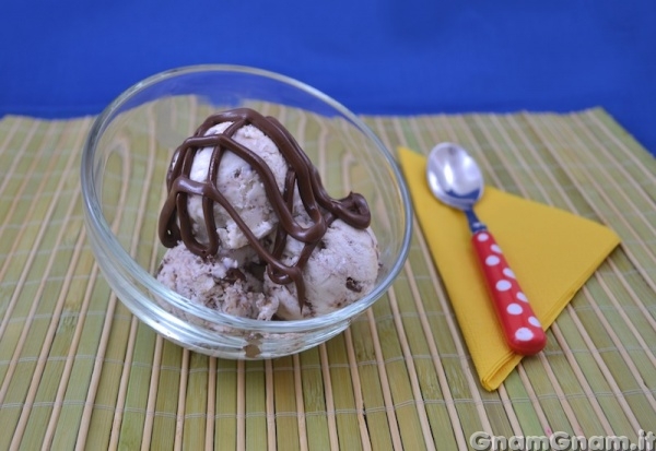 Gelato variegato alla nutella