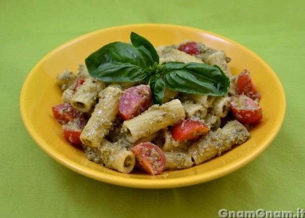 Insalata di pasta con pesto di fagiolini