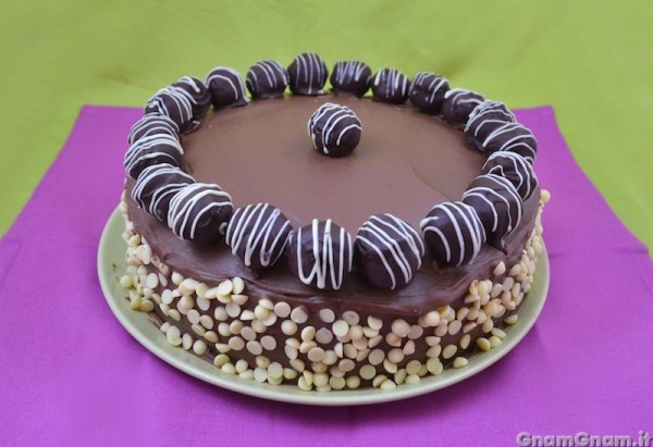 Torta di compleanno al cioccolato