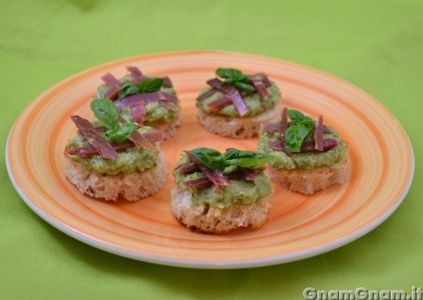 Crostini con crema di broccoli