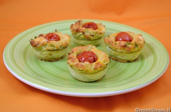 Muffin salati alle zucchine