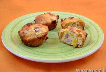 Muffin salati prosciutto e mais