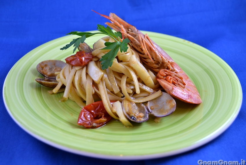 Linguine calamari vongole e gamberoni