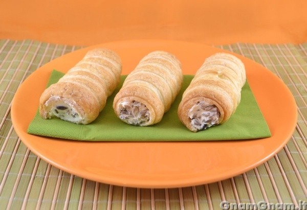 Cannoli di sfoglia salati