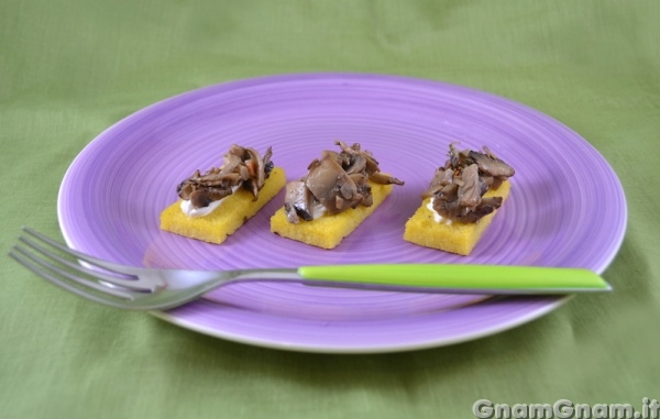 Crostini di polenta vegan