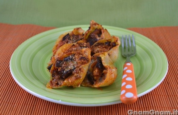 Conchiglioni melanzane e salsiccia