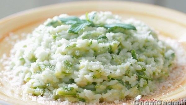 Risotto alle zucchine - Video ricetta