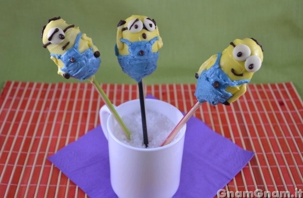 Minions cake pops