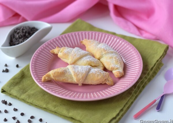 Cornetti ricotta e cioccolato veloci