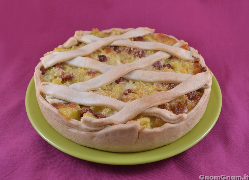 Crostata salata wurstel e patatine