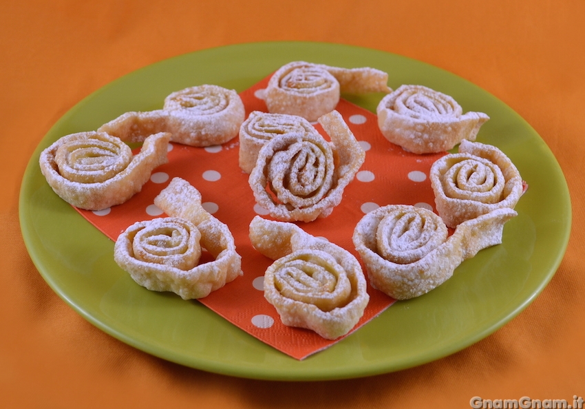 Tagliatelle dolci di carnevale