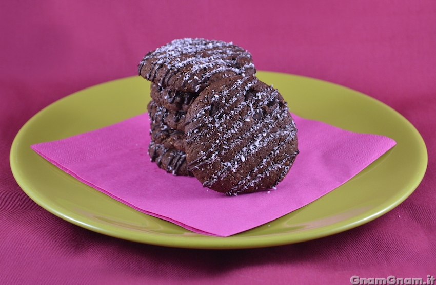 Biscotti vegani al cocco e cioccolato