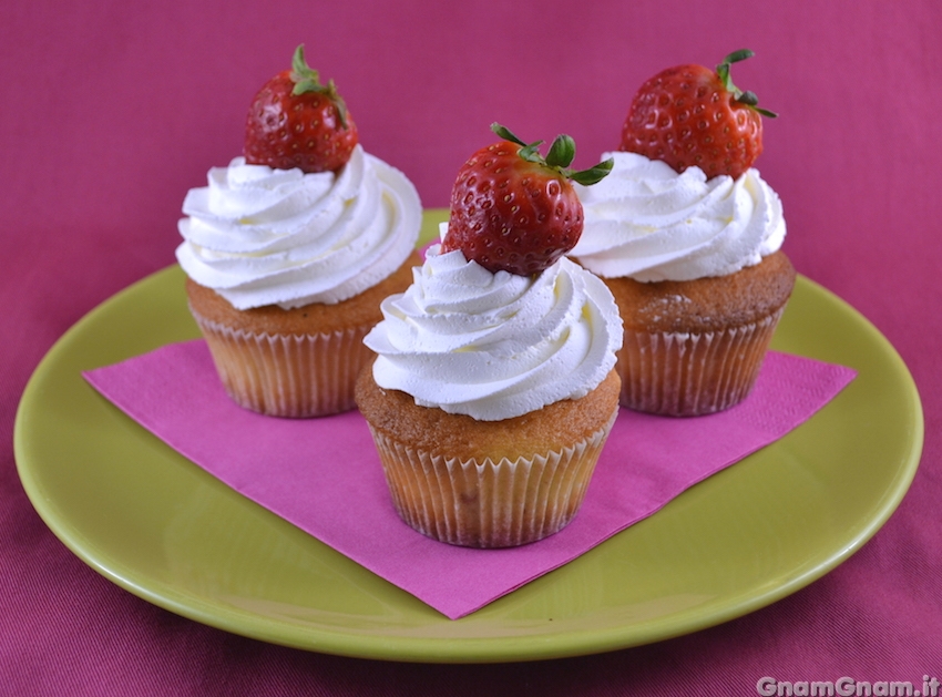 Muffin panna e fragole