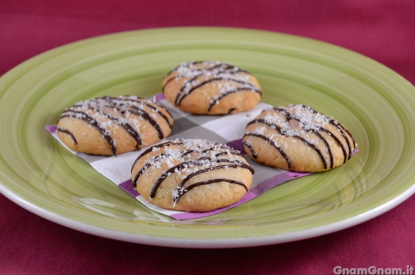 Biscotti cocco e mandorle senza burro ne’ uova