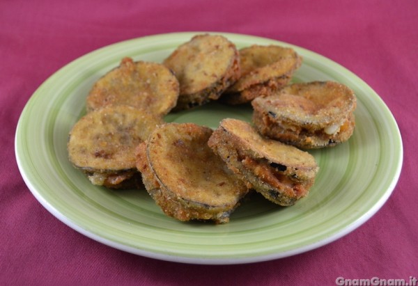 Melanzane ripiene fritte - Video ricetta