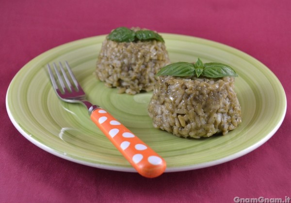 Tortini di riso con melanzane e tonno