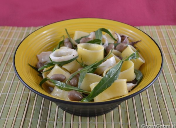 Insalata di pasta con calamari e borlotti