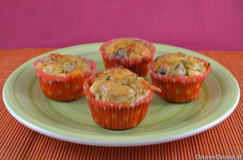 Muffin salati pollo e zucchine