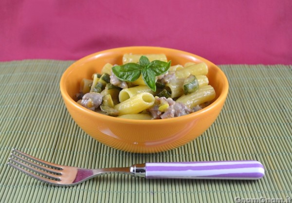 Pasta con salsicce e zucchine